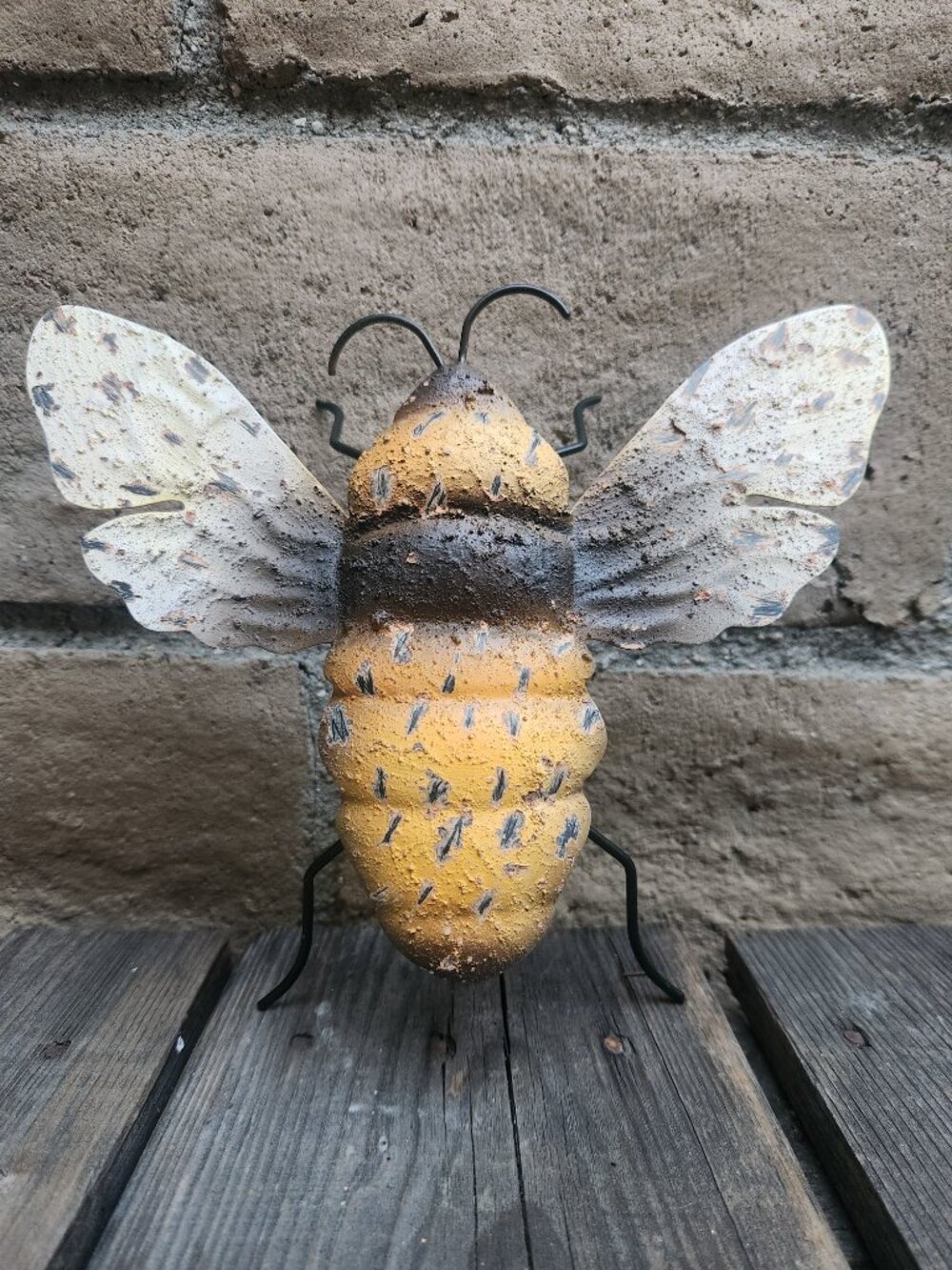 Set of 2, Rustic Metal Bee Wall Hanging Garden Decor - Picture 3 of 4